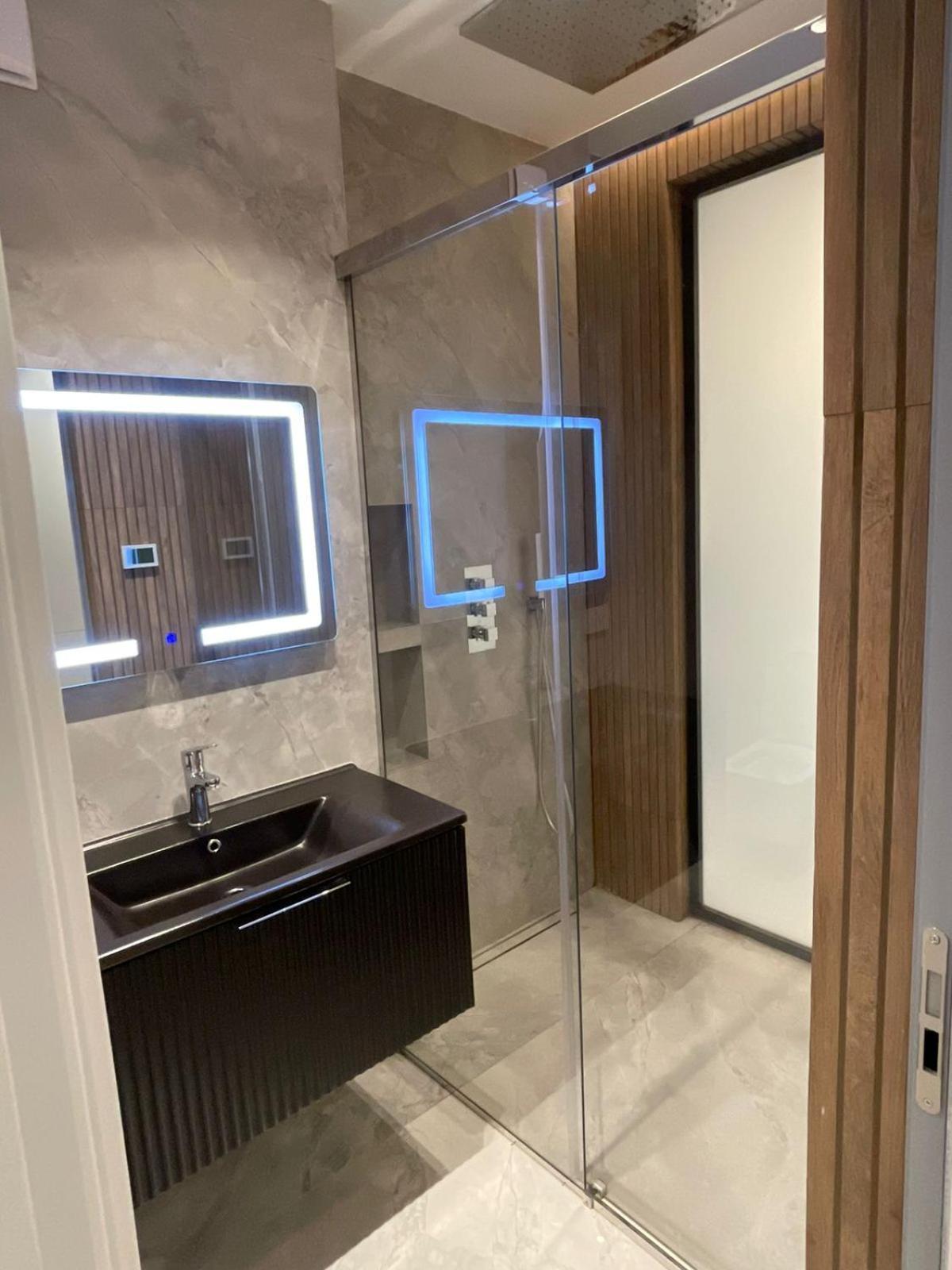 Luxury One Bedroom Apartment Tirana Esterno foto