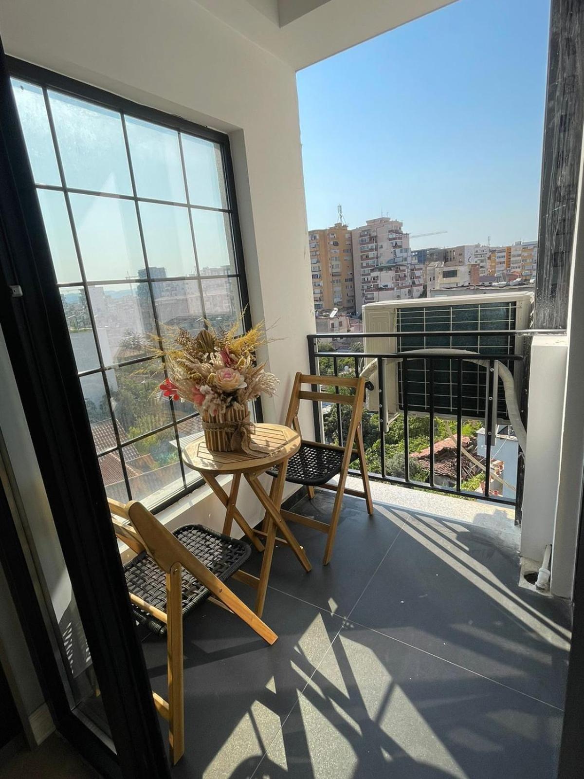 Luxury One Bedroom Apartment Tirana Esterno foto