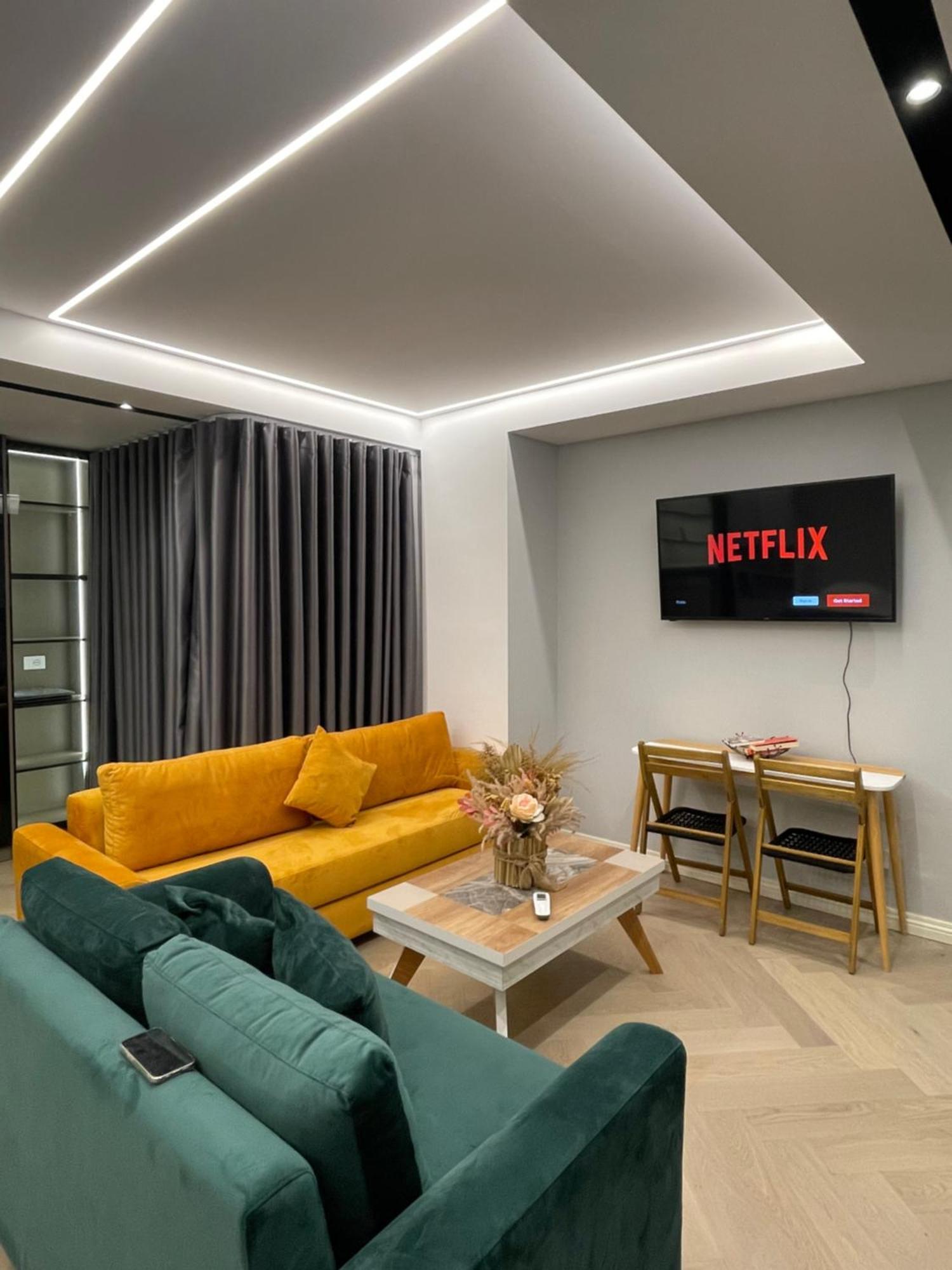 Luxury One Bedroom Apartment Tirana Esterno foto